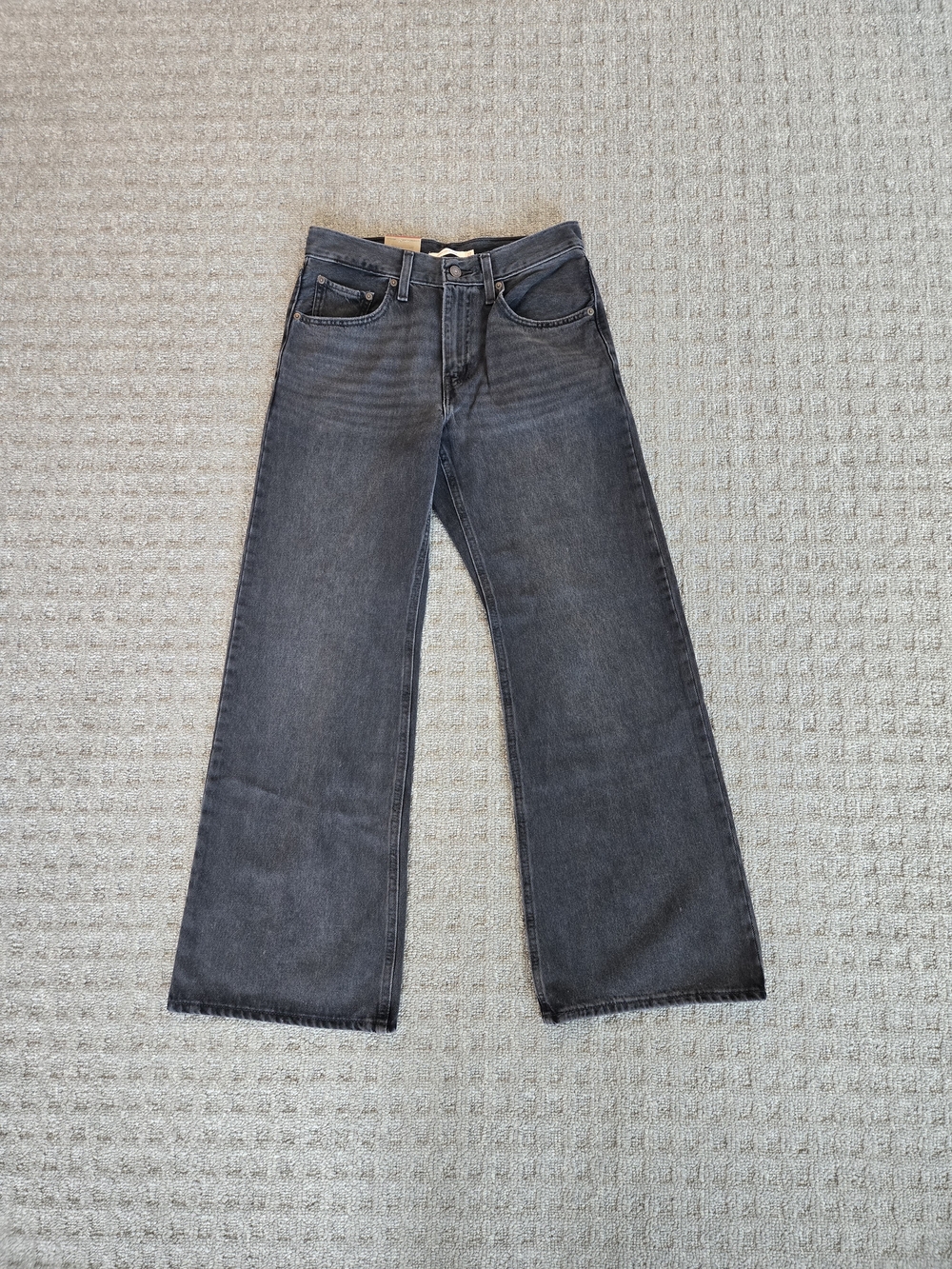 Levi's Middy Loose Bootcut Jeans in Washed Black - Picture 5 of 10